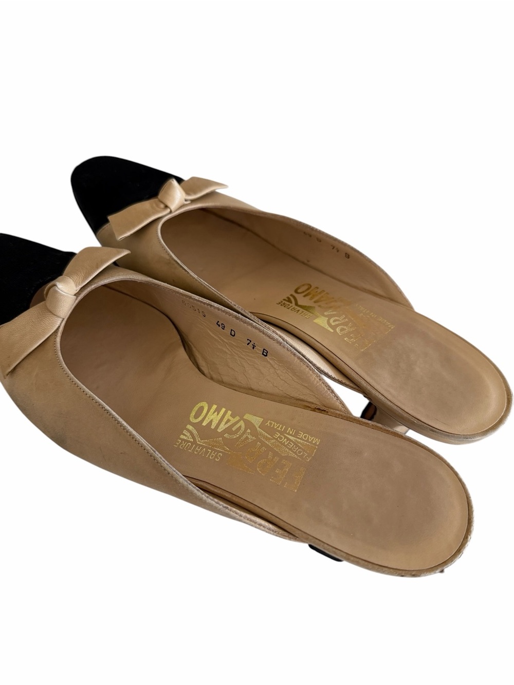 Salvatore Ferragamo Vintage Classic Two-Tone Bow Mules Black & Tan Women’s Heels - Picture 6 of 12